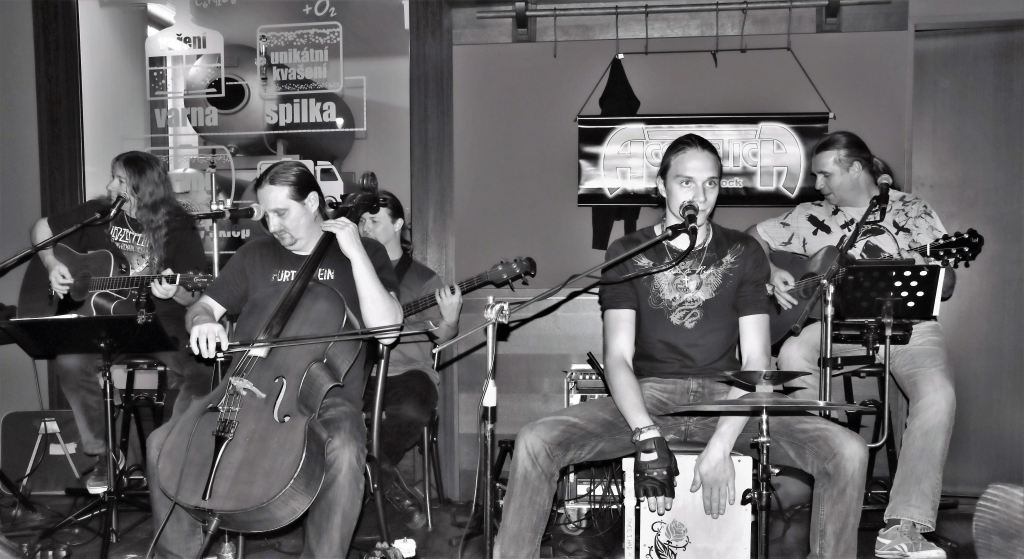 Paráda s Acoustica